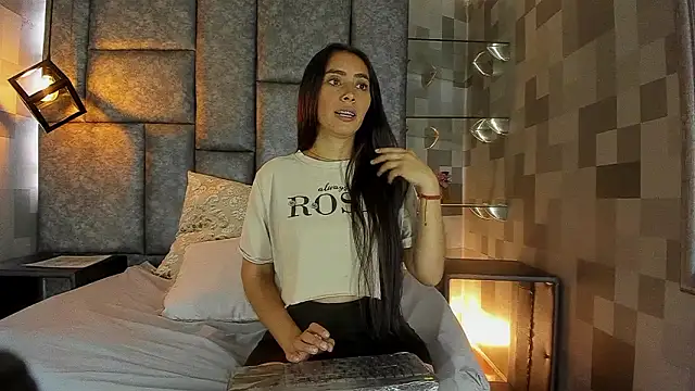 Escarleth Fox online show from March 18, 2026, 5:27 pm