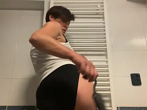 DtPORNBITCH online show from June 3, 2026, 11:32 pm