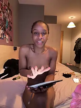 Halligirl online show from March 13, 2026, 1:51 pm