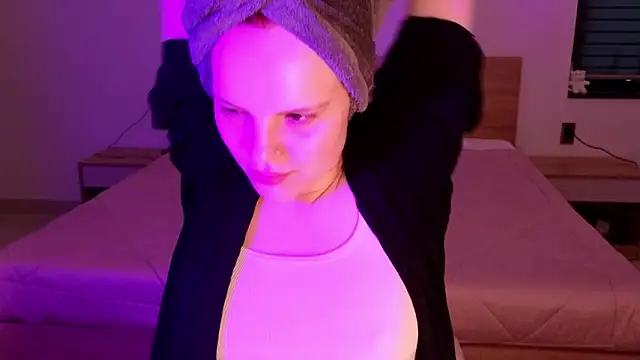 mollybossy online show from March 13, 2026, 11:22 pm