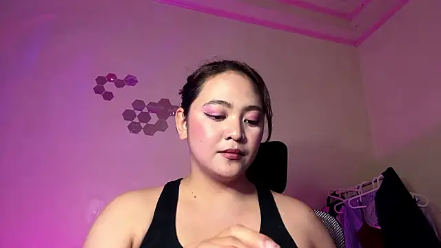 Snapshot of CorrineGrounds chatting on March 16, 2026, 5:44 am CorrineGrounds online show from March 16, 2026, 5:44 am