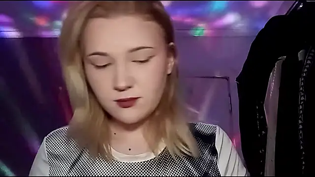 Snapshot of KsUwkA chatting on March 15, 2026, 12:11 pm KsUwkA online show from March 15, 2026, 12:11 pm