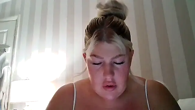 Lexi Laura online show from April 18, 2026, 8:20 pm