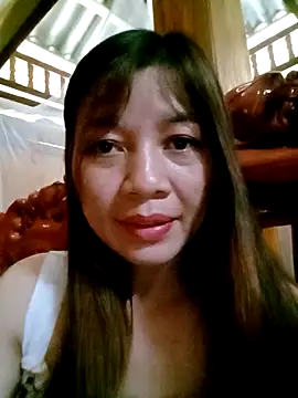 Yiyi102300 online show from April 24, 2026, 7:33 am