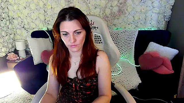 FireFoxxxxxy online show from April 12, 2026, 6:07 am