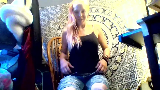 Snapshot of Ambionce chatting on May 14, 2026, 12:01 pm Ambionce online show from May 14, 2026, 12:01 pm