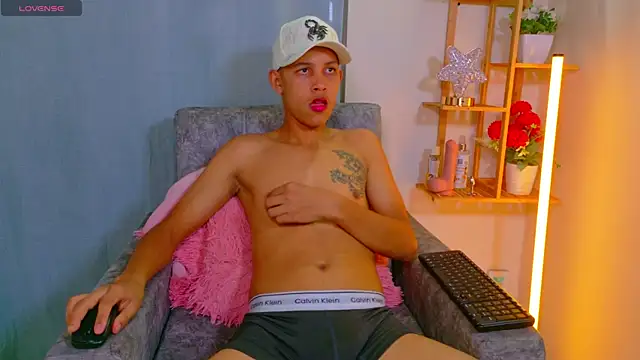 Noirvynn online show from April 16, 2026, 12:11 am