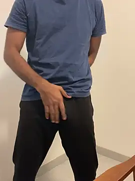 xreoz1245 online show from March 17, 2026, 11:41 pm