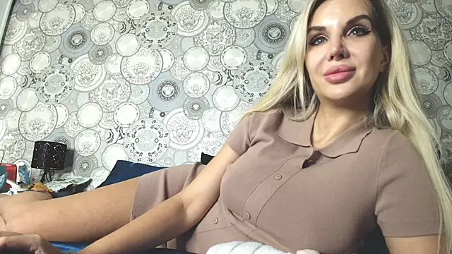 SexyQueenNina online show from November 1, 2025, 10:45 pm