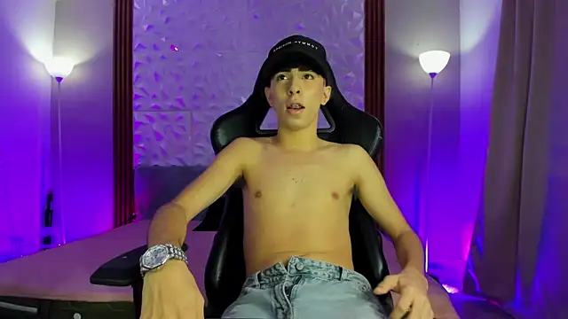 Snapshot of Michaell_twinkk_ chatting on March 15, 2026, 4:40 am Michaell twinkk online show from March 15, 2026, 4:40 am