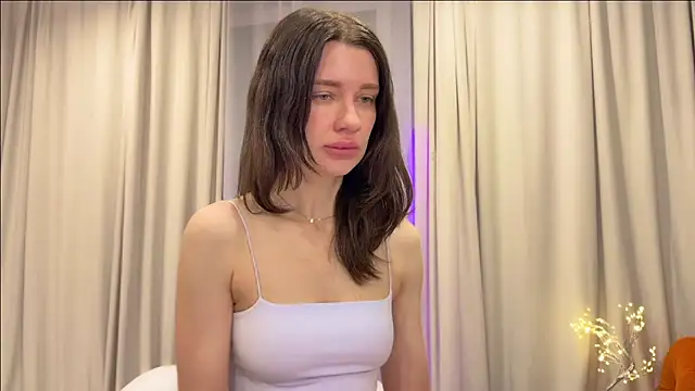 Nicolekira online show from April 8, 2026, 5:24 pm
