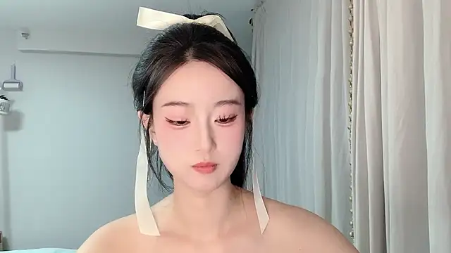 1X-yiyi online show from April 15, 2026, 12:34 pm