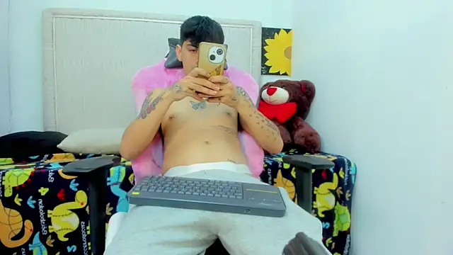 Yeison gomezz online show from March 30, 2026, 4:35 am