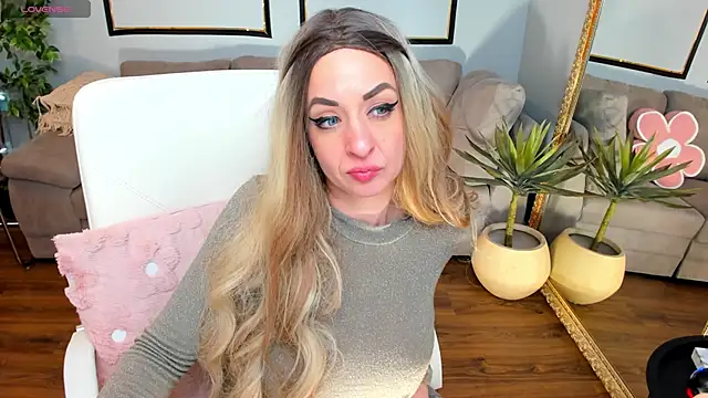 Snapshot of ElyssaVibe chatting on April 21, 2026, 2:51 am ElyssaVibe online show from April 21, 2026, 2:51 am