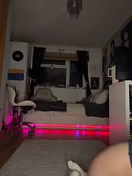 SweetApriill online show from April 9, 2026, 8:14 pm