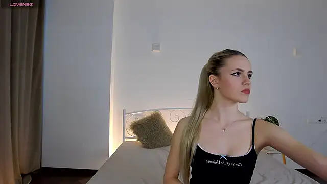 NessaReig online show from April 7, 2026, 3:56 pm