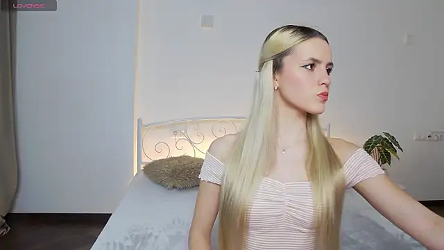 NessaReig online show from April 13, 2026, 2:22 pm