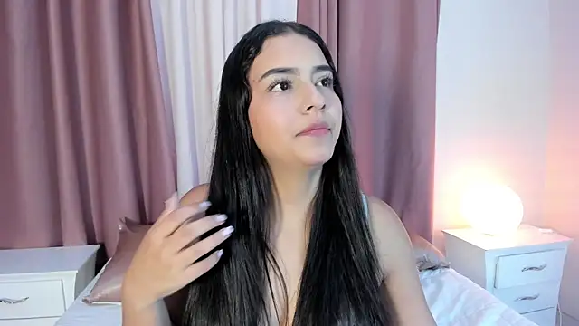sweet aura31 online show from April 19, 2026, 8:44 pm