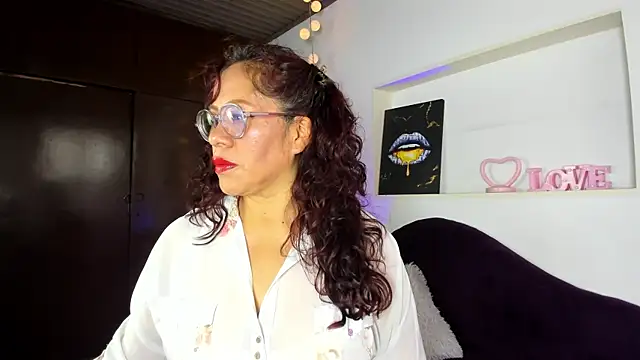 Mariia Paulaa online show from May 4, 2026, 1:18 pm