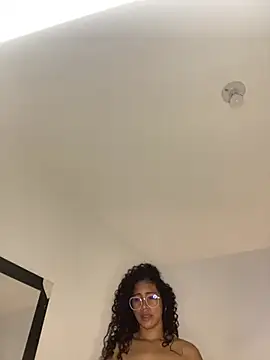 Luciianita lov199 online show from April 24, 2026, 1:52 am