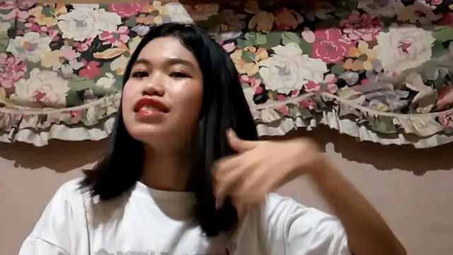 FrancescaVinall online show from March 19, 2026, 5:22 am