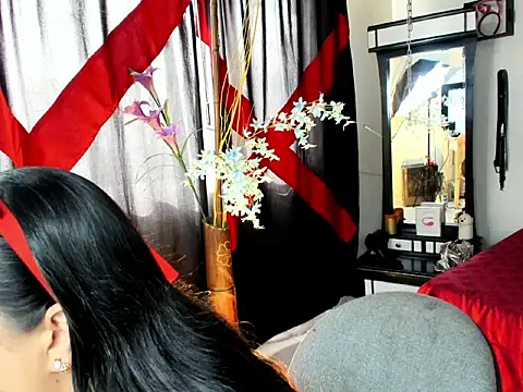 PenelopeSuency online show from April 14, 2026, 1:50 pm