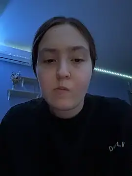 Snapshot of charmingggirl chatting on April 1, 2026, 5:54 pm charmingggirl online show from April 1, 2026, 5:54 pm