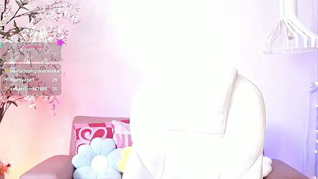 LucyWeisser online show from April 16, 2026, 8:09 pm