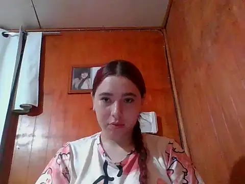 Annisof000 online show from April 5, 2026, 12:08 am