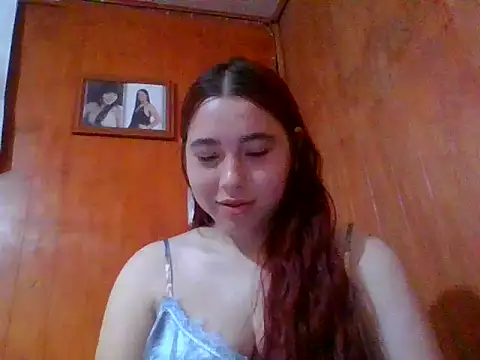 Annisof000 online show from April 6, 2026, 1:47 am