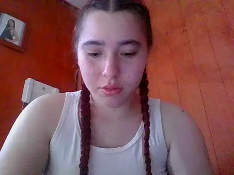 Annisof000 online show from April 16, 2026, 7:03 pm