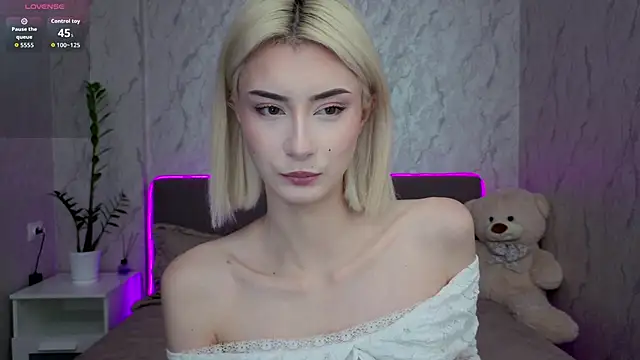 Snapshot of kittysocutie chatting on May 11, 2026, 12:05 am kittysocutie online show from May 11, 2026, 12:05 am