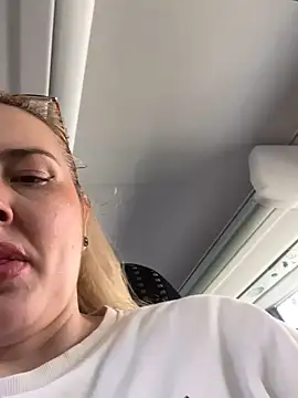 Maria3879 online show from April 14, 2026, 1:06 pm