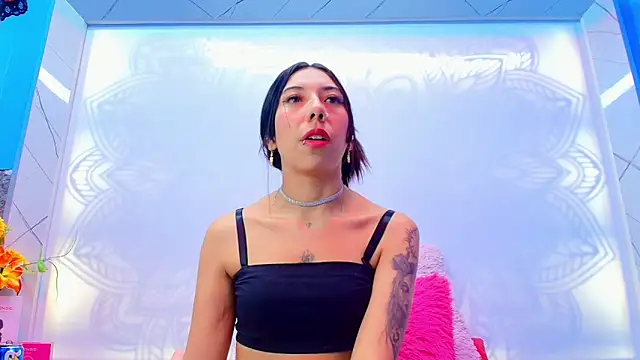 Alessia Clarky online show from April 22, 2026, 4:04 am