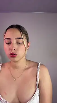 Snapshot of irispink_ chatting on March 22, 2026, 9:29 pm irispink online show from March 22, 2026, 9:29 pm