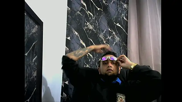 Snapshot of Santi_rogue chatting on March 20, 2026, 6:51 am Santi rogue online show from March 20, 2026, 6:51 am