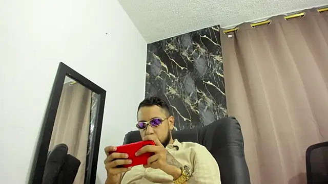 Snapshot of Santi_rogue chatting on March 21, 2026, 8:30 am Santi rogue online show from March 21, 2026, 8:30 am