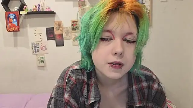 LittleKittenStar online show from May 31, 2026, 6:09 pm