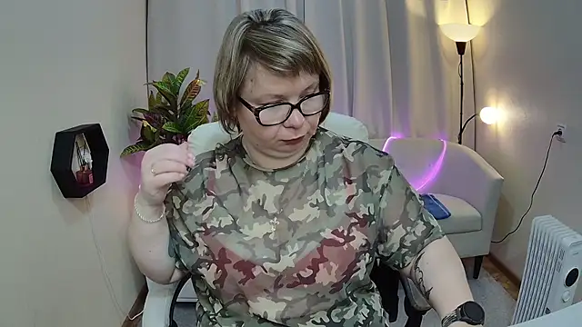 BonnnyBoobsy online show from May 2, 2026, 6:07 am