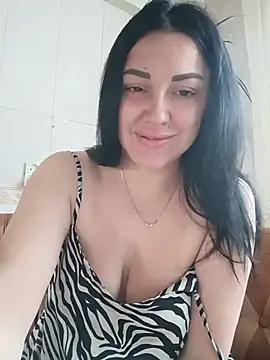 Elsie-Nora online show from July 8, 2026, 5:34 am