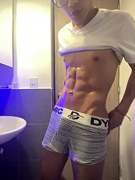 Snapshot of ronald_maximo19 chatting on March 22, 2026, 5:22 am ronald maximo19 online show from March 22, 2026, 5:22 am