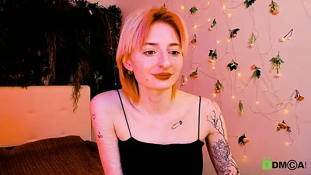 Snapshot of Kira__Cutie chatting on May 15, 2026, 11:12 pm Kira Cutie online show from May 15, 2026, 11:12 pm