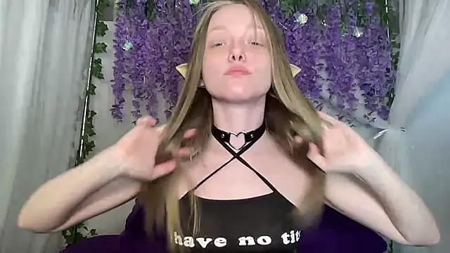 ElfGirlAna online show from May 11, 2026, 2:45 pm