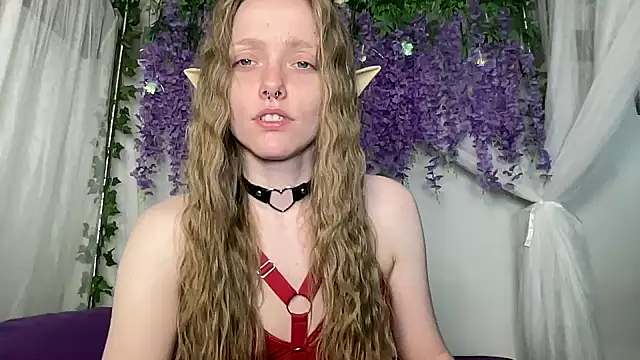 ElfGirlAna online show from June 25, 2026, 2:43 pm