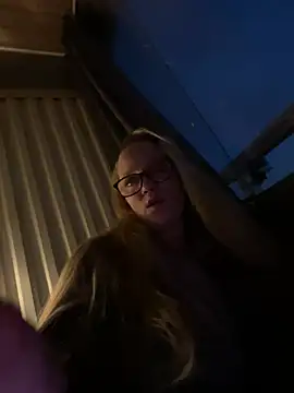 LizzieZ1975 online show from June 25, 2026, 11:20 pm