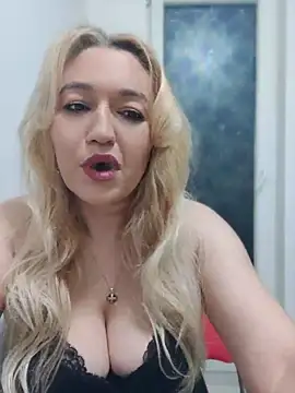 Snapshot of LexaVelure chatting on April 9, 2026, 8:25 pm LexaVelure online show from April 9, 2026, 8:25 pm