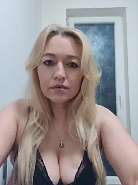 Snapshot of LexaVelure chatting on April 16, 2026, 7:58 pm LexaVelure online show from April 16, 2026, 7:58 pm