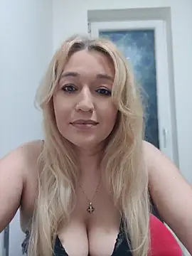 Snapshot of LexaVelure chatting on April 16, 2026, 9:50 pm LexaVelure online show from April 16, 2026, 9:50 pm