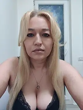 Snapshot of LexaVelure chatting on May 7, 2026, 7:52 pm LexaVelure online show from May 7, 2026, 7:52 pm
