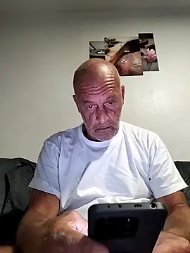 Snapshot of lateex77 chatting on April 12, 2026, 11:10 pm lateex77 online show from April 12, 2026, 11:10 pm